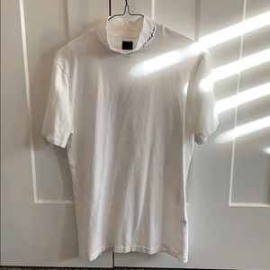 Short sleeve turtleneck in white